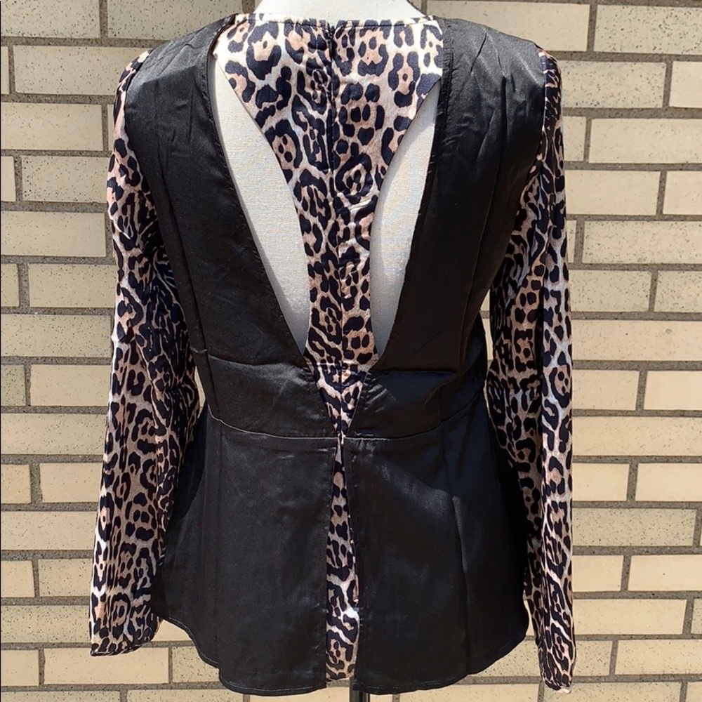 ❌DONATED❌Black Brown Cheetah Print Open Back Detailed Top - Picture 4 of 9